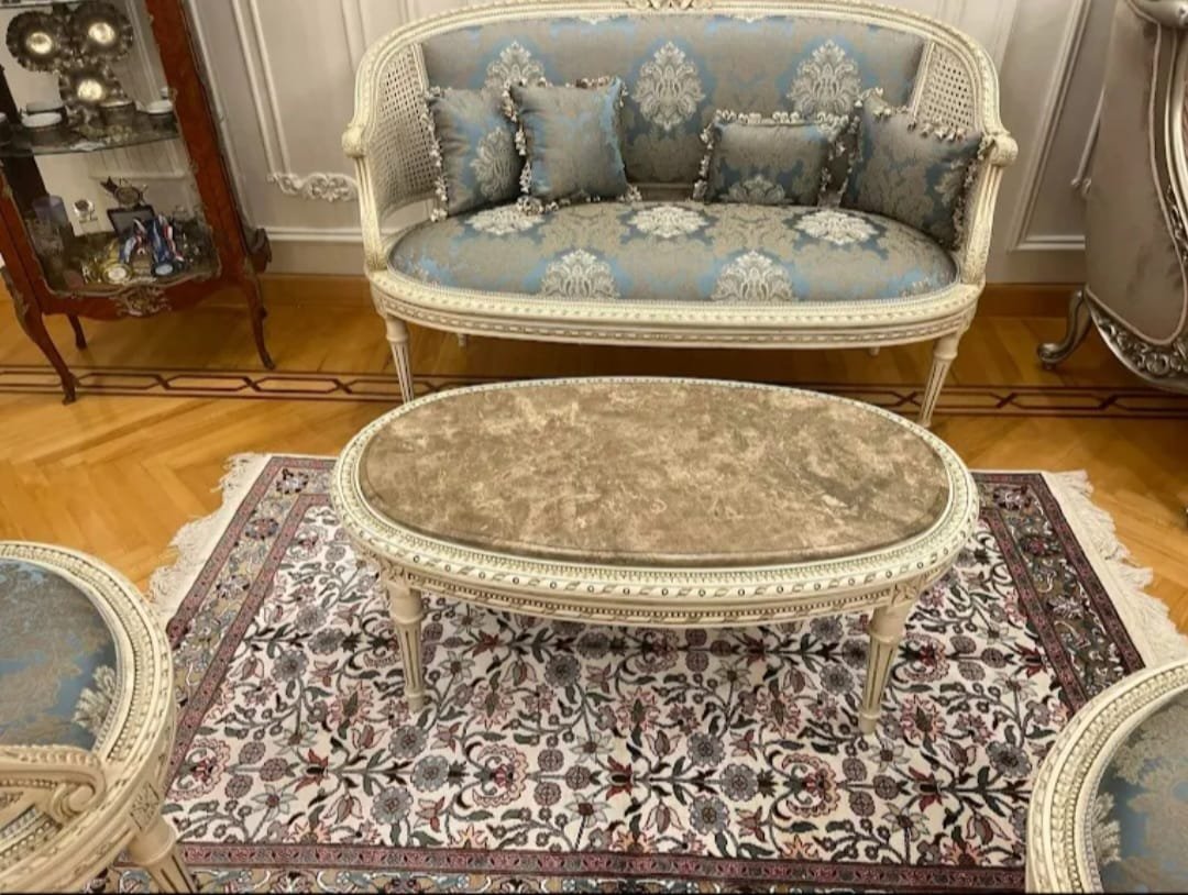 Alzaeem Heritage Collection: The "Royal Medallion" Classic Area Rug - Image 4